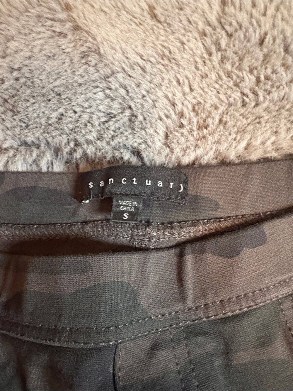 Sanctuary Camo Skinny Pants in Olive & Dark Green Size Small - Picture 3 of 6